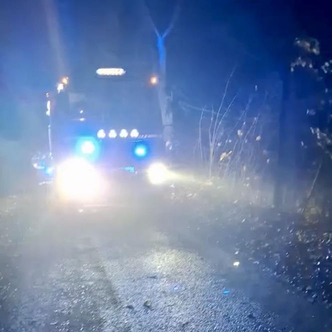 Pożar samochodu osobowego i mężczyzna z raną kłutą szyi pod Otmochowem