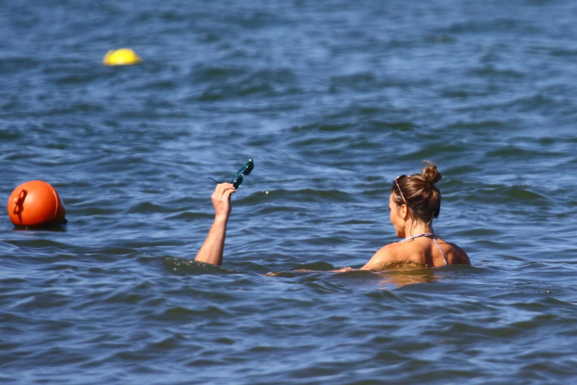 Edyta Herbuś na plaży