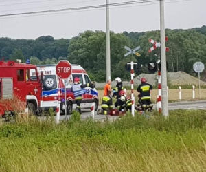 SZYNOBUS ZDERZYŁ SIĘ ze skuterem. Jedna osoba nie żyje!