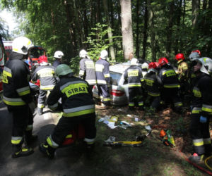 Koszmarny wypadek w powiecie kołobrzeskim. Nie żyje jedna osoba, troje dzieci w szpitalu