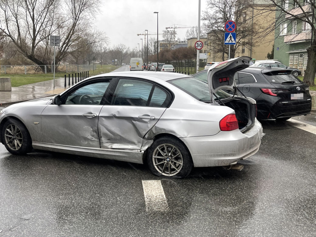 Dramat na Modlińskiej. Kierowca Toyoty uderzył w BMW
