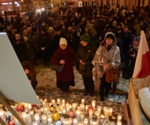 Lublin solidarny z Gdańskiem. Setki osób przed ratuszem