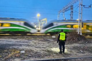 Działania policjantów z garnizonu stołecznego na torach i dworcach
