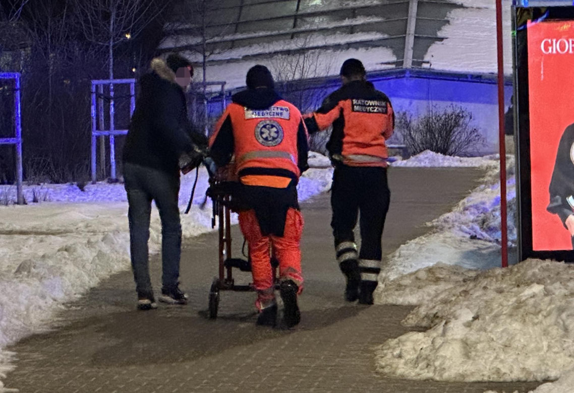 Wypadek na stacji metra. Jedna osoba znalazła się pod pociągiem