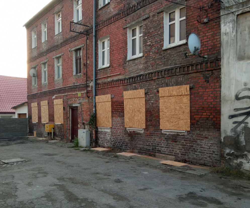 Pustostan przy ul. Marcinkowskiego i Rybackiej