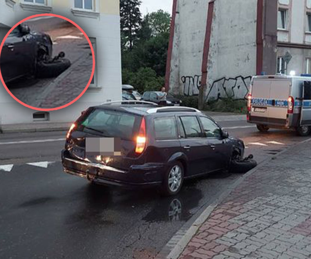 Uderzył w krawężnik i wpadł po uszy