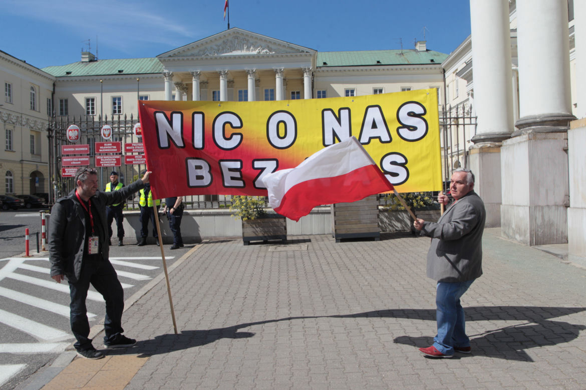 Taksówkarze przyszli pod ratusz. „Chcemy lepszych płac i godnego życia!”