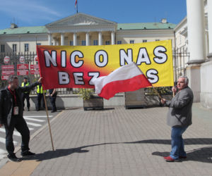 Taksówkarze przyszli pod ratusz. „Chcemy lepszych płac i godnego życia!”