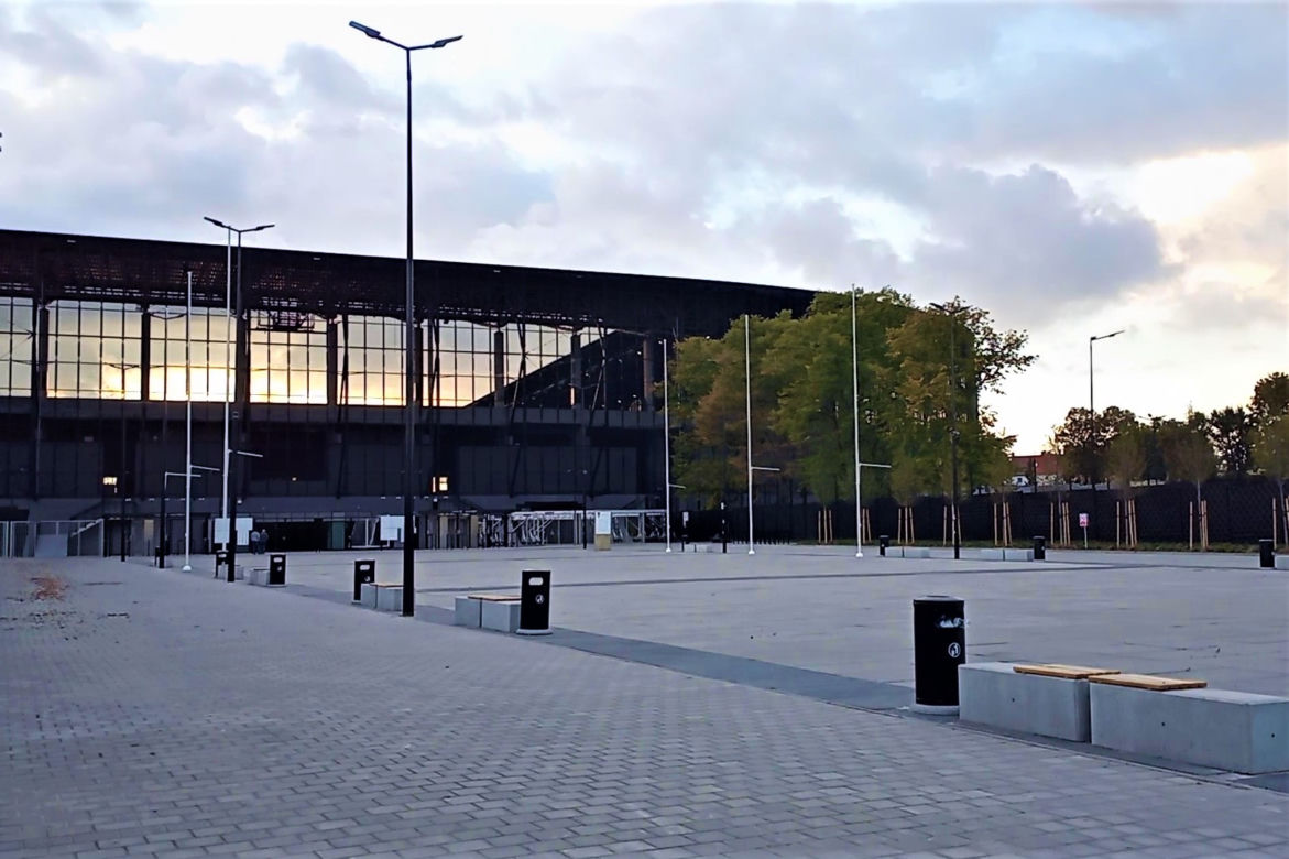 Spacery po nowym szczecińskim stadionie przyciągnęły wielu chętnych