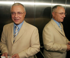 Fenomen Stanisław Tymińskiego. Jego czarna teczka na zawsze zapisała się w historii