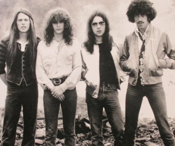 Zanim Thin Lizzy nagrali „The Boys Are Back in Town”, mieli inny pomysł na tekst