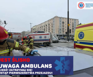 Karetka rozbiła się w Warszawie! Pacjentka ranna. Marznący deszcz i gołoledź paraliżują Polskę