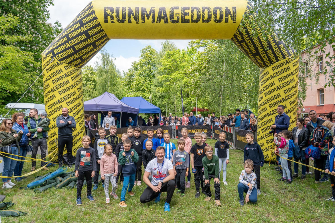 Runmageddon Kids rozgrzał Chorzów. 330 młodych zawodników pokonywało przeszkody