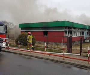 Ostrów Mazowiecka. Pożar opuszczonego budunku szkolnego.