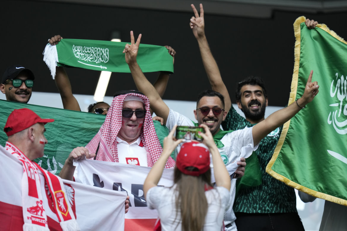 Piękne fanki na meczu Polska - Arabia Saudyjska