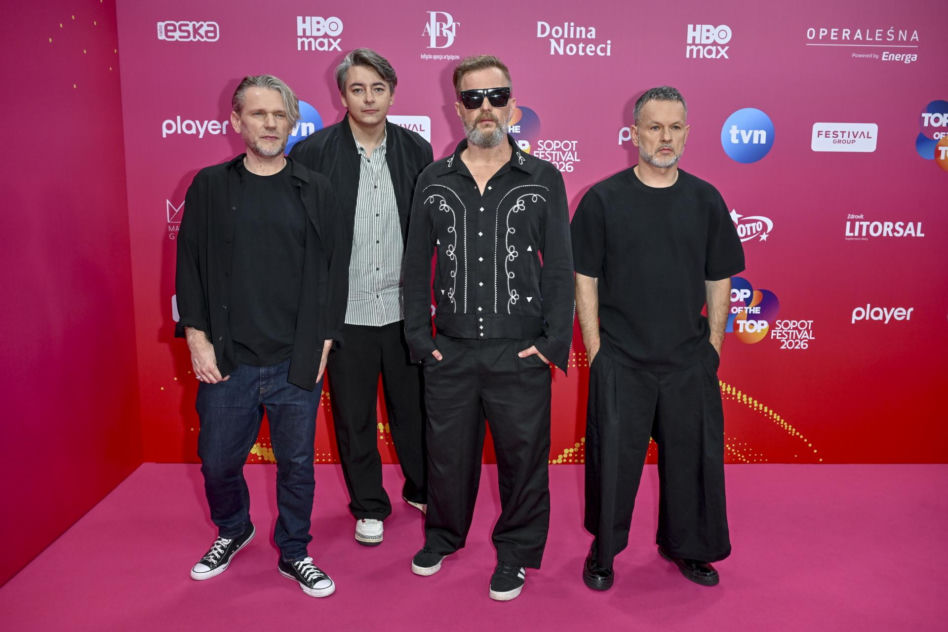 Ależ się wystroiły gwiazdy w 2. dniu festiwalu! Chylińska kolorowa jak papuga, Krupińka elegancka, jak królewna a panowie w podkoszulkach i krótkich spodenkach