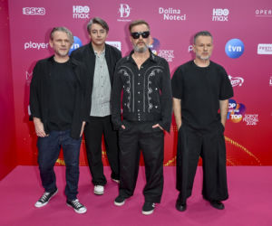 Ależ się wystroiły gwiazdy w 2. dniu festiwalu! Chylińska kolorowa jak papuga, Krupińka elegancka, jak królewna a panowie w podkoszulkach i krótkich spodenkach