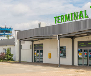 Na lotnisku Katowice Airport uruchomiono dodatkowy terminal pasażerski. Pozwoli to na utrzymanie dyscypliny sanitarnej [ZDJĘCIA]