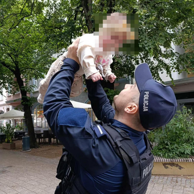 Zatrzymał groźnego przestępcę, przez sąd dostaje połowę pensji. Policjant, żeby żyć, dorabia w Żabce! "Niewyobrażalny skandal"