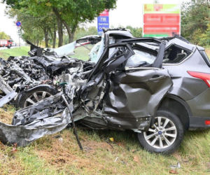 Osobówka czołowo zderzyła się z ciężarówką. Nie żyje młody kierowca