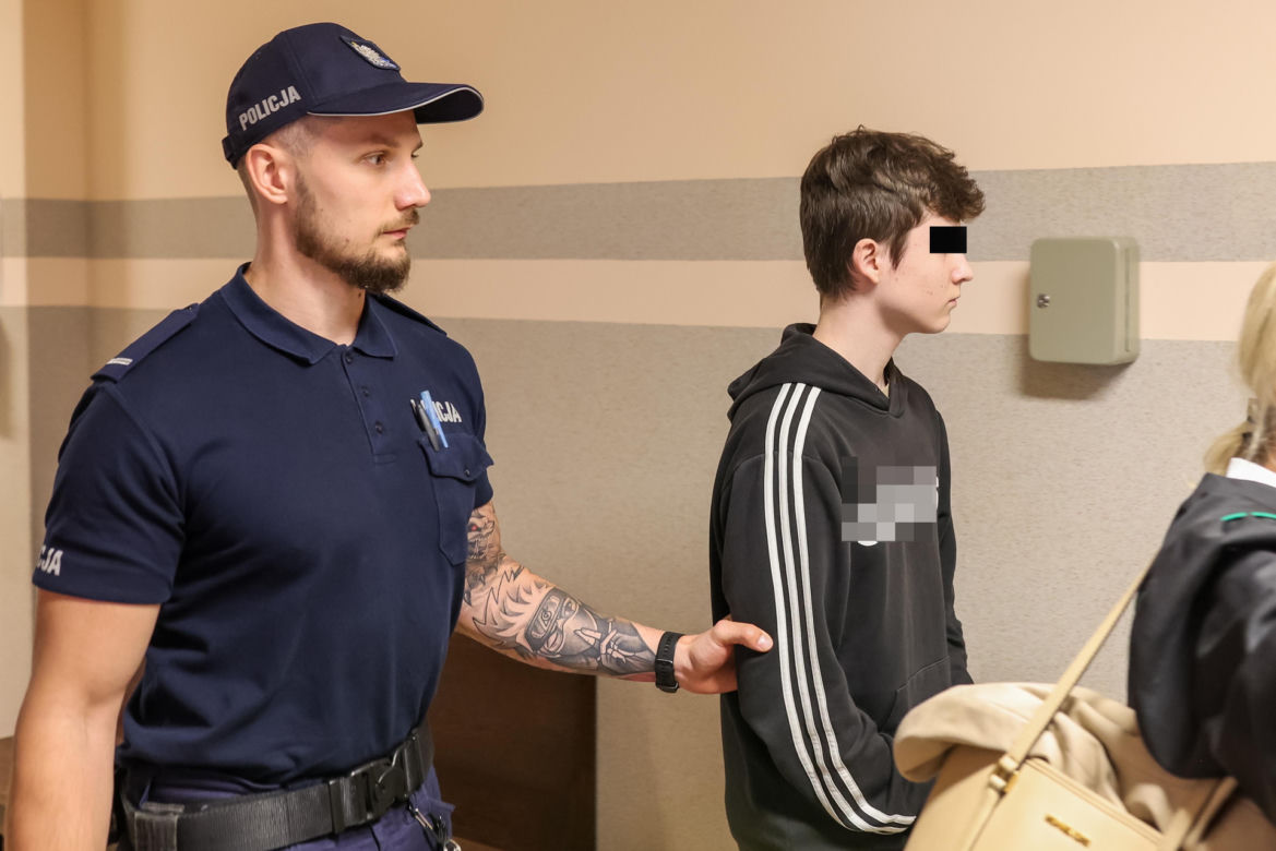 Szokujące wyznania 15-latka. Rzucił się z nożem na rodziców, bo "chciał kogoś zabić" 