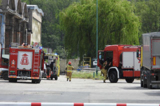 Kierowca ciężarówki zasłabł i wjechał w ścianę budynku na Białołęce