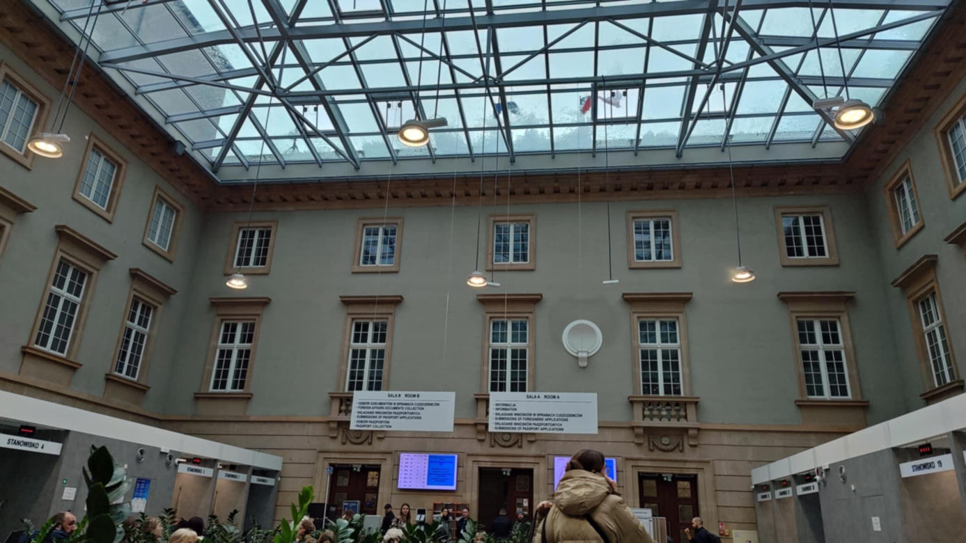 Sprawdziliśmy, ile czeka się na nowy paszport we Wrocławiu. Kolejek już nie ma 