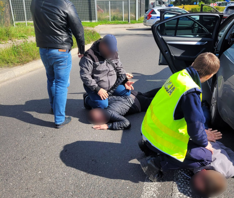 Przestępcy zatrzymani na drodze w okolicach Strykowa