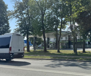 Horror na stacji paliw w Rykach. Pijany 22-latek potrącił młodego mężczyznę
