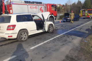 Karambol w Tymowej. Zderzenie trzech aut na DK75 [ZDJĘCIA]