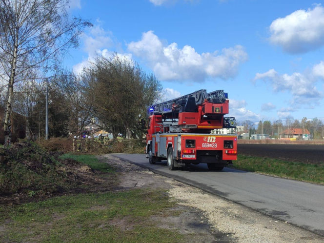 Interwencje Strażaków przy likwidacji szkód spowodowanych przez gwałtowny wiatr i burze