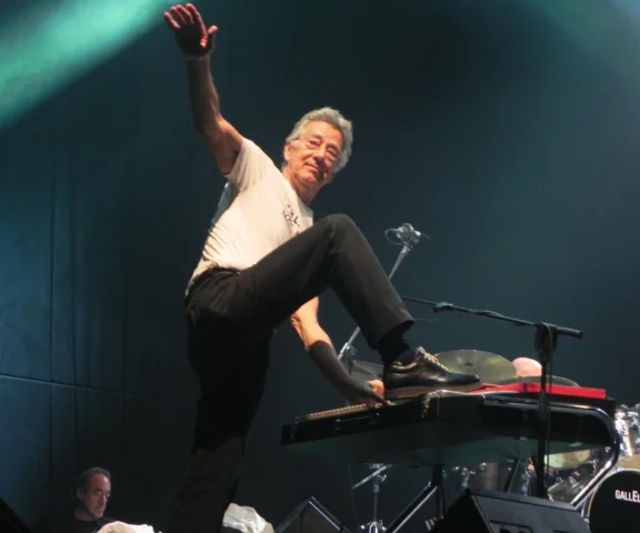Ray Manzarek miał polskie korzenie. To jego organy napędzały brzmienie The Doors