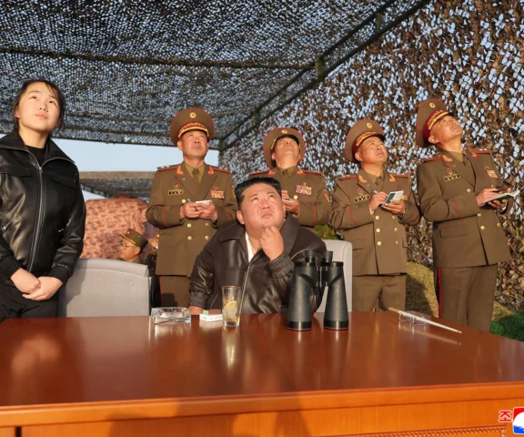 Nowe testy rakietowe Korei Północnej. Kim Dzong Un nadzorował próbę z zakazaną amunicją kasetową