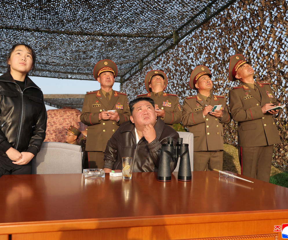 Nowe testy rakietowe Korei Północnej. Kim Dzong Un nadzorował próbę z zakazaną amunicją kasetową