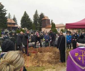 Pożar wybuchł w nocy. Ogień i dym odcięły drogę ucieczki czteroosobowej rodzinie