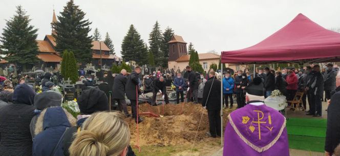 Pożar wybuchł w nocy. Ogień i dym odcięły drogę ucieczki czteroosobowej rodzinie