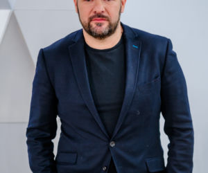 TOMASZ KAROLAK