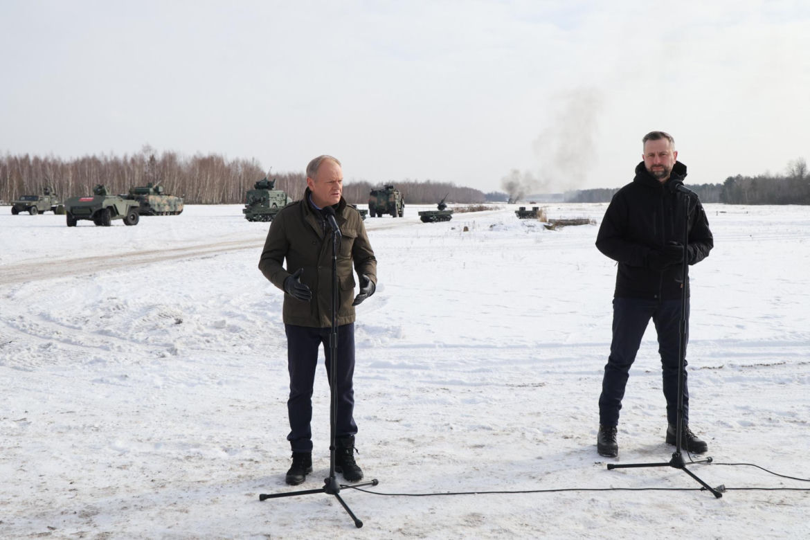 Premier i szef MON na poligonie w Zielonce obserwowali testy bezzałogowców