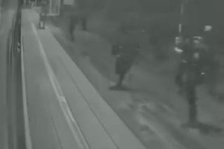 Zmasowany atak pseudografficiarzy na pociąg