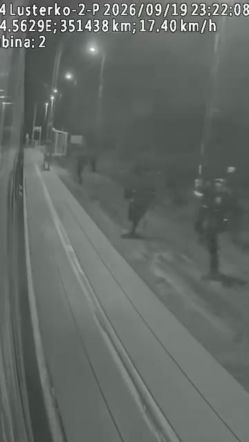 Zmasowany atak pseudografficiarzy na pociąg
