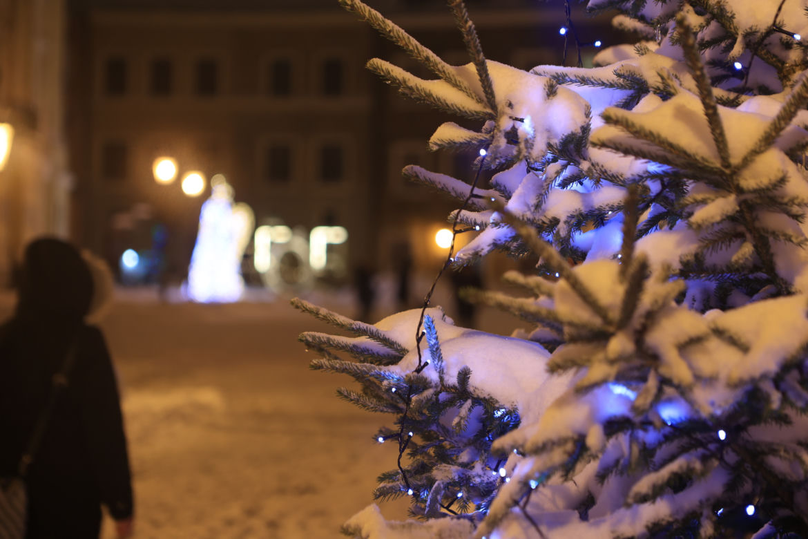 Śnieżny Lublin wieczorową porą