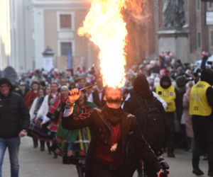 Orszak Trzech Króli 2026 w Toruniu. Zdjęcia z samego serca starówki