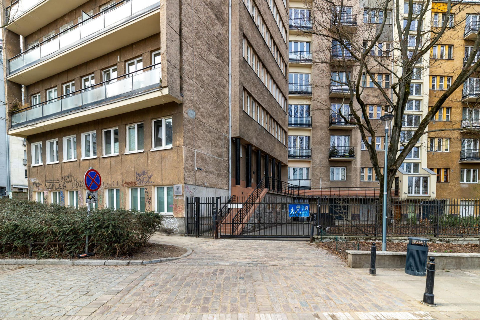 Wieżowiec przy ul. Sewerynów 4 w Warszawie