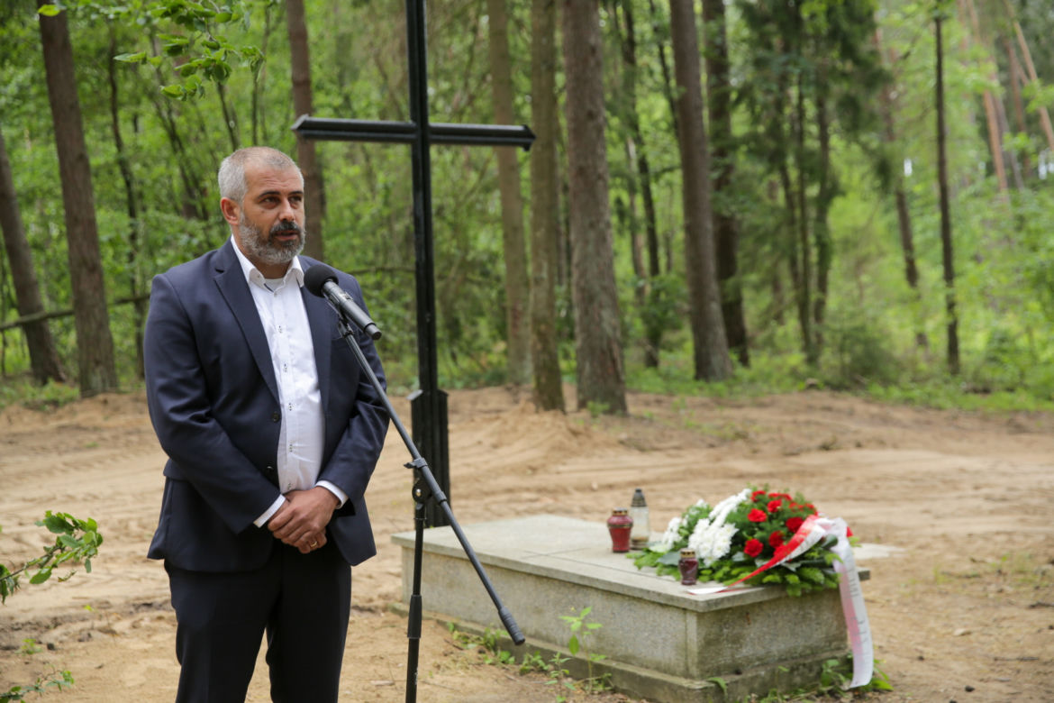 Masowe groby z prochami ofiar KL Soldau. Przerażające odkrycie w lesie białuckim! [ZDJĘCIA]