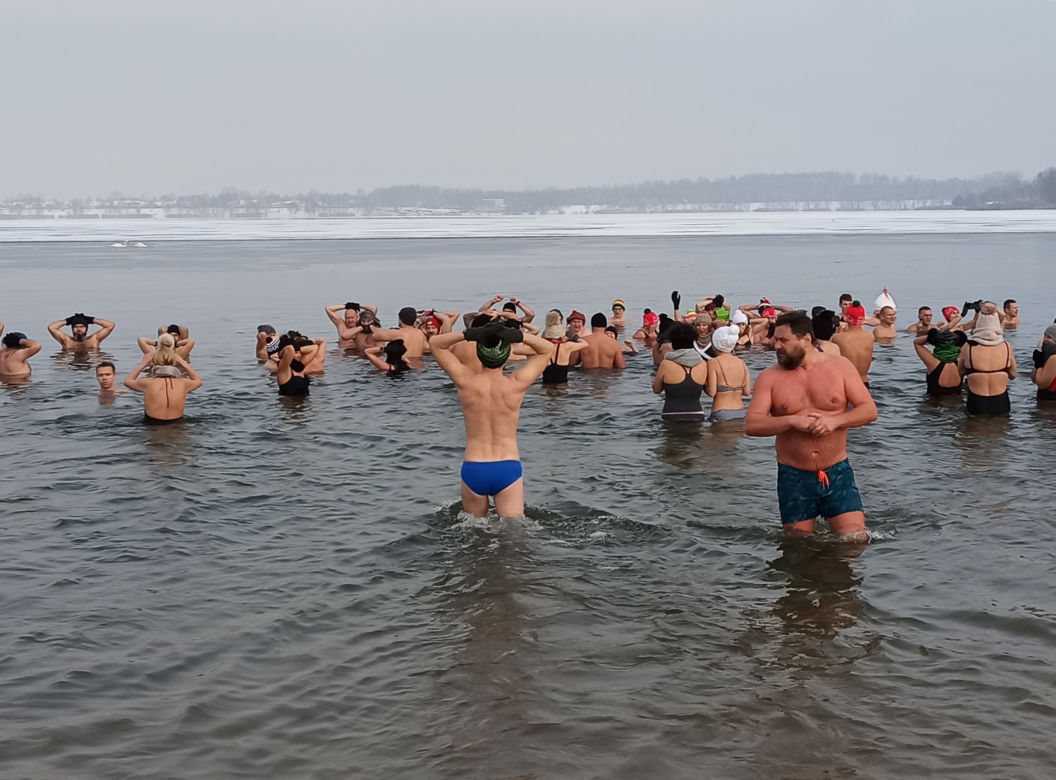 Pogoria morsuje w Dąbrowie Górniczej w mroźną niedzielę