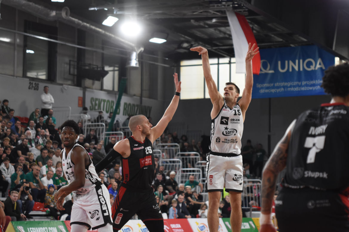 Legia Warszawa wygrała 87:76 z Energą Czarnymi Słupsk