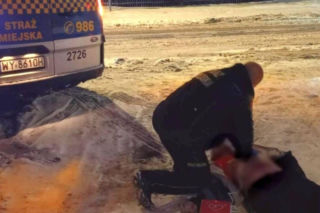 Wychłodzony mężczyzna miał tylko 26,5 stopni. Dramatyczna akcja ratunkowa w stolicy