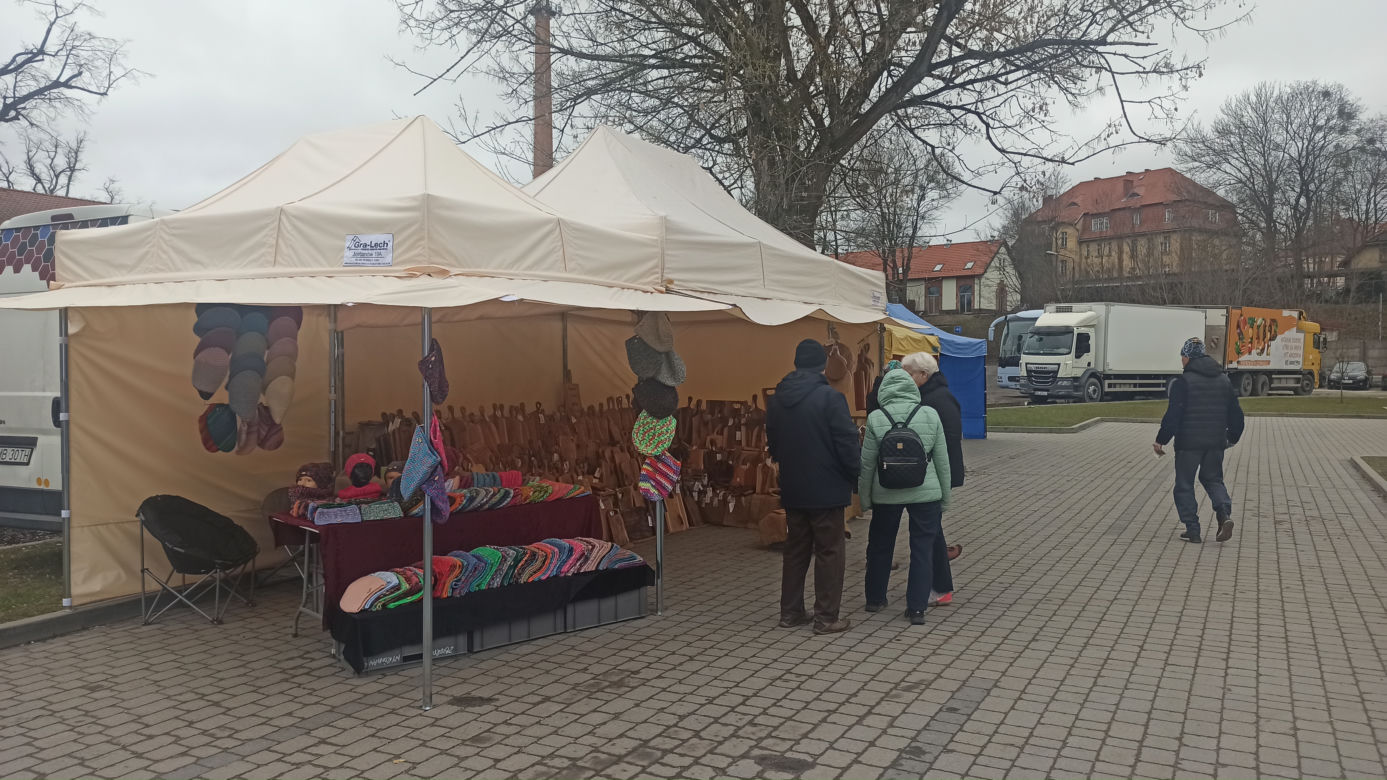 Trwa jarmark wielkanocny w Olsztynie. Co dobrego można kupić? [ZDJĘCIA]