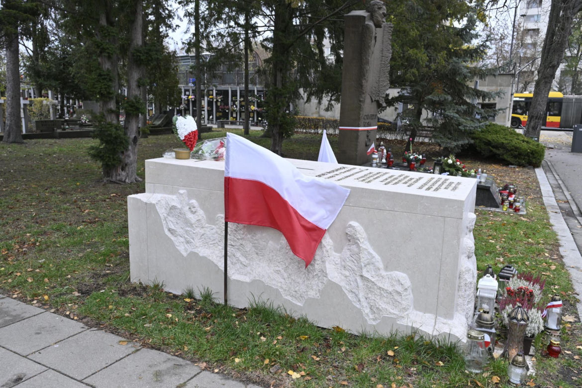 Grób Kornela Morawieckiego na  Powązkach Wojskowych