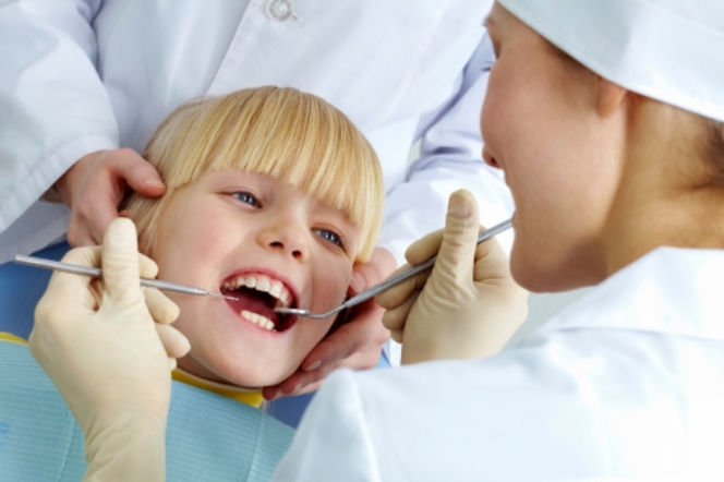 dziecko u dentysty